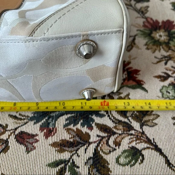 Coach beige off white signature print purse Hampton F13337 leather accents - Picture 7 of 9